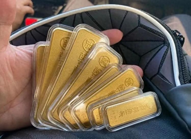 典當行收黃金的價格利息_銀行品牌金條回購政策_黃金回購渠道價格比較